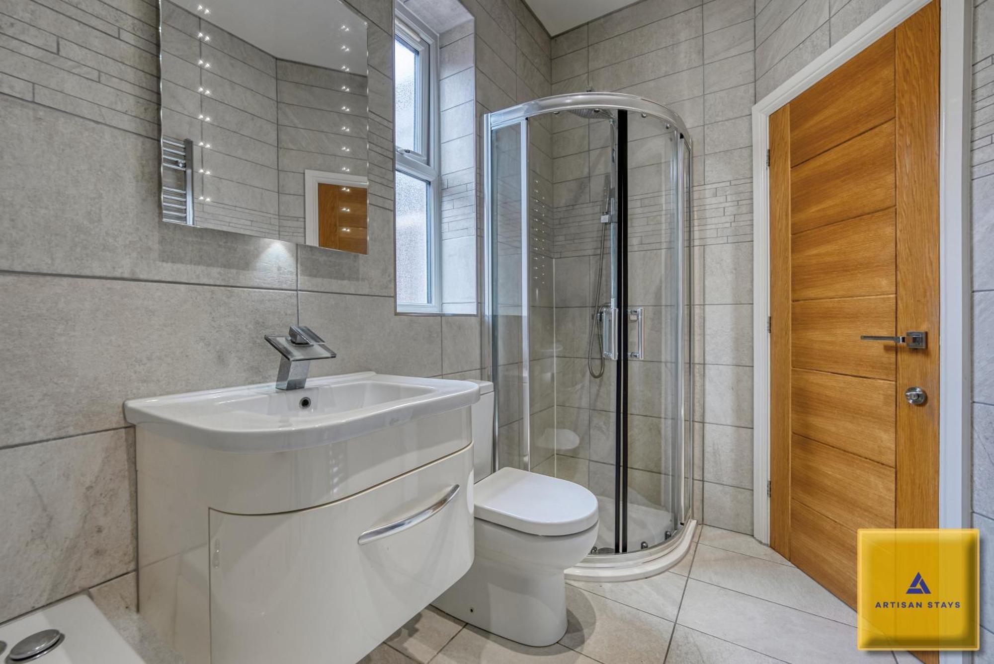 4 Bedroom, 6 Beds, 3 Bathrooms, Near Nec & Birmingham Airport, Business, Contractor And Family Friendly, Free Wi-Fi, Free Parking Coventry Buitenkant foto