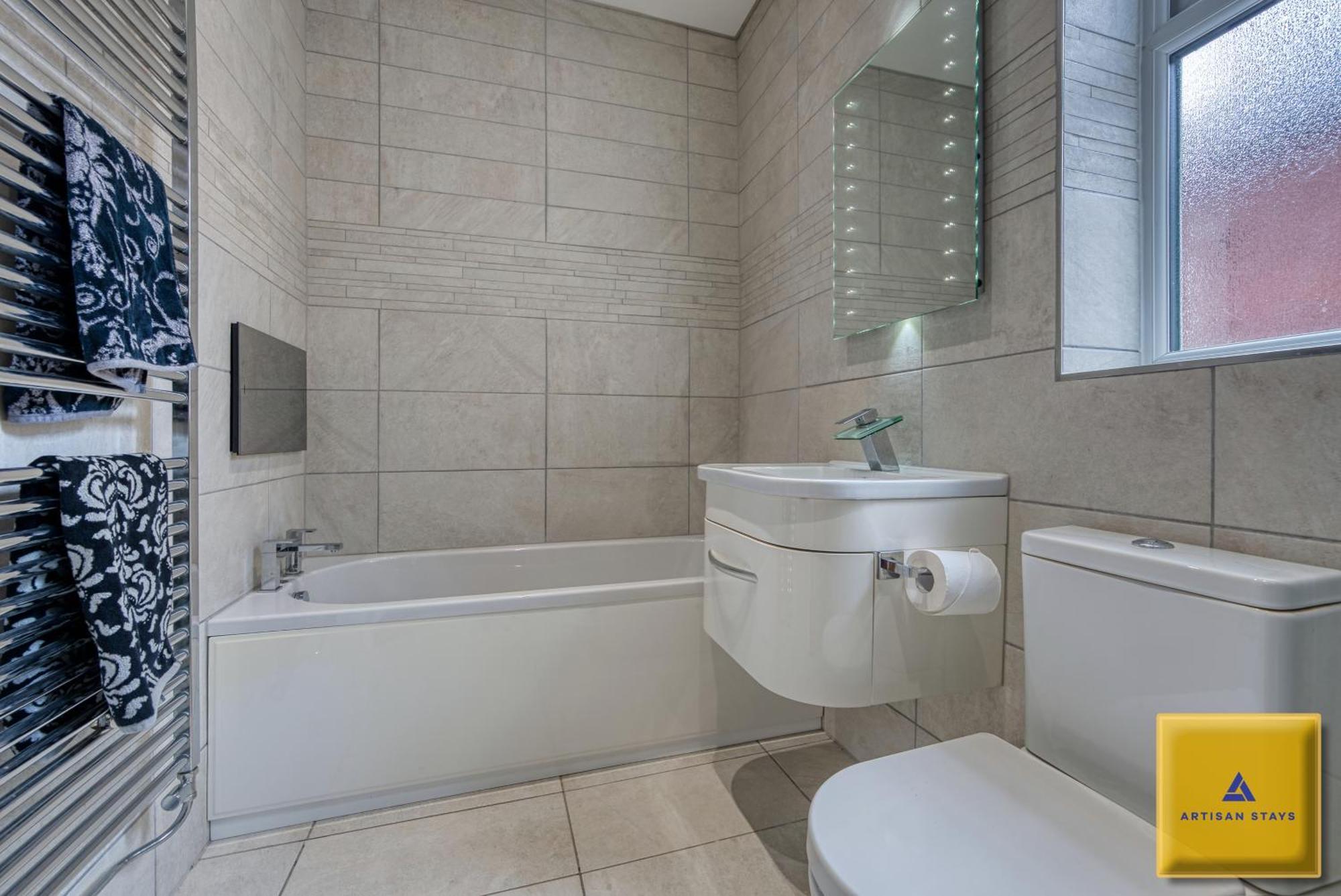4 Bedroom, 6 Beds, 3 Bathrooms, Near Nec & Birmingham Airport, Business, Contractor And Family Friendly, Free Wi-Fi, Free Parking Coventry Buitenkant foto
