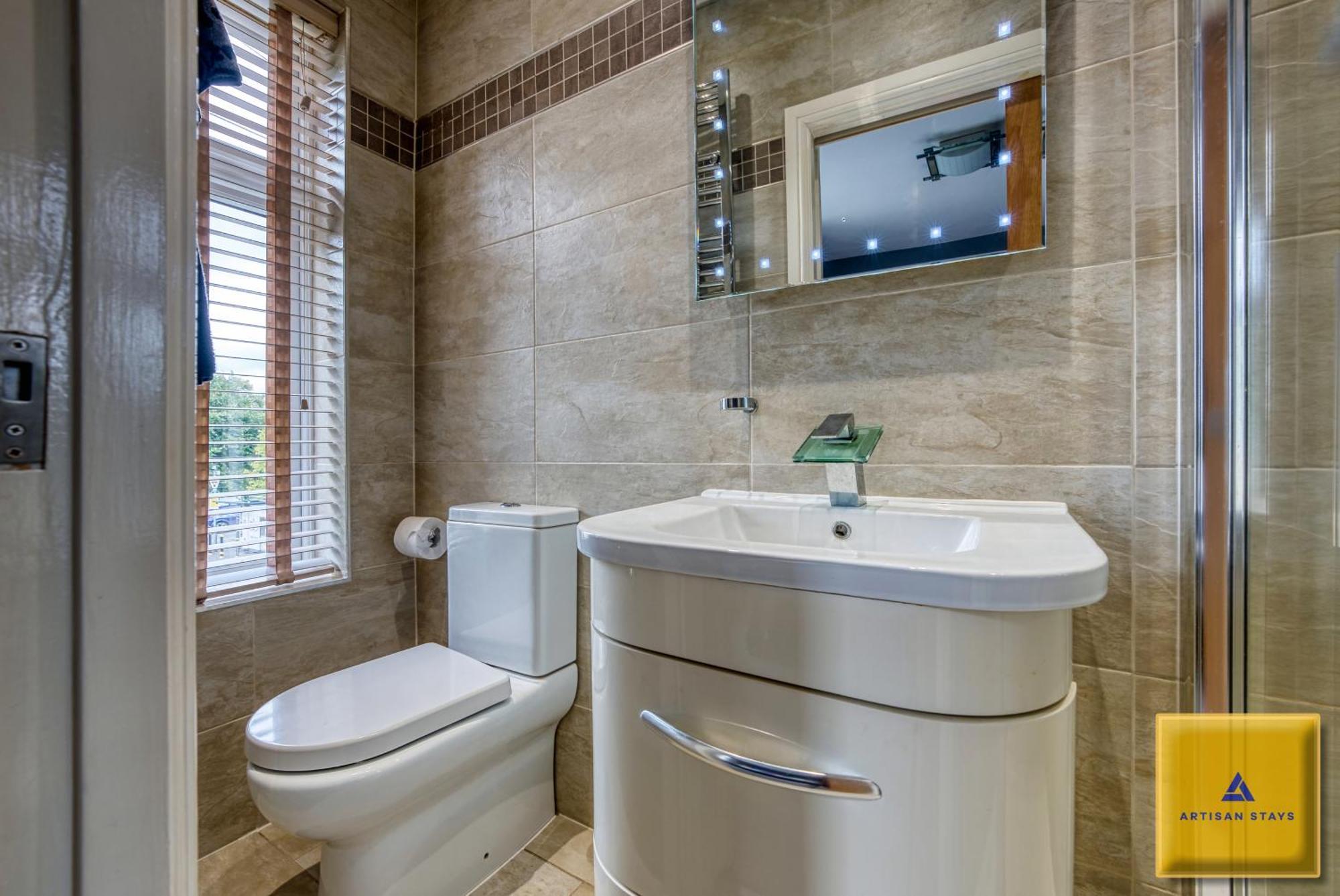 4 Bedroom, 6 Beds, 3 Bathrooms, Near Nec & Birmingham Airport, Business, Contractor And Family Friendly, Free Wi-Fi, Free Parking Coventry Buitenkant foto