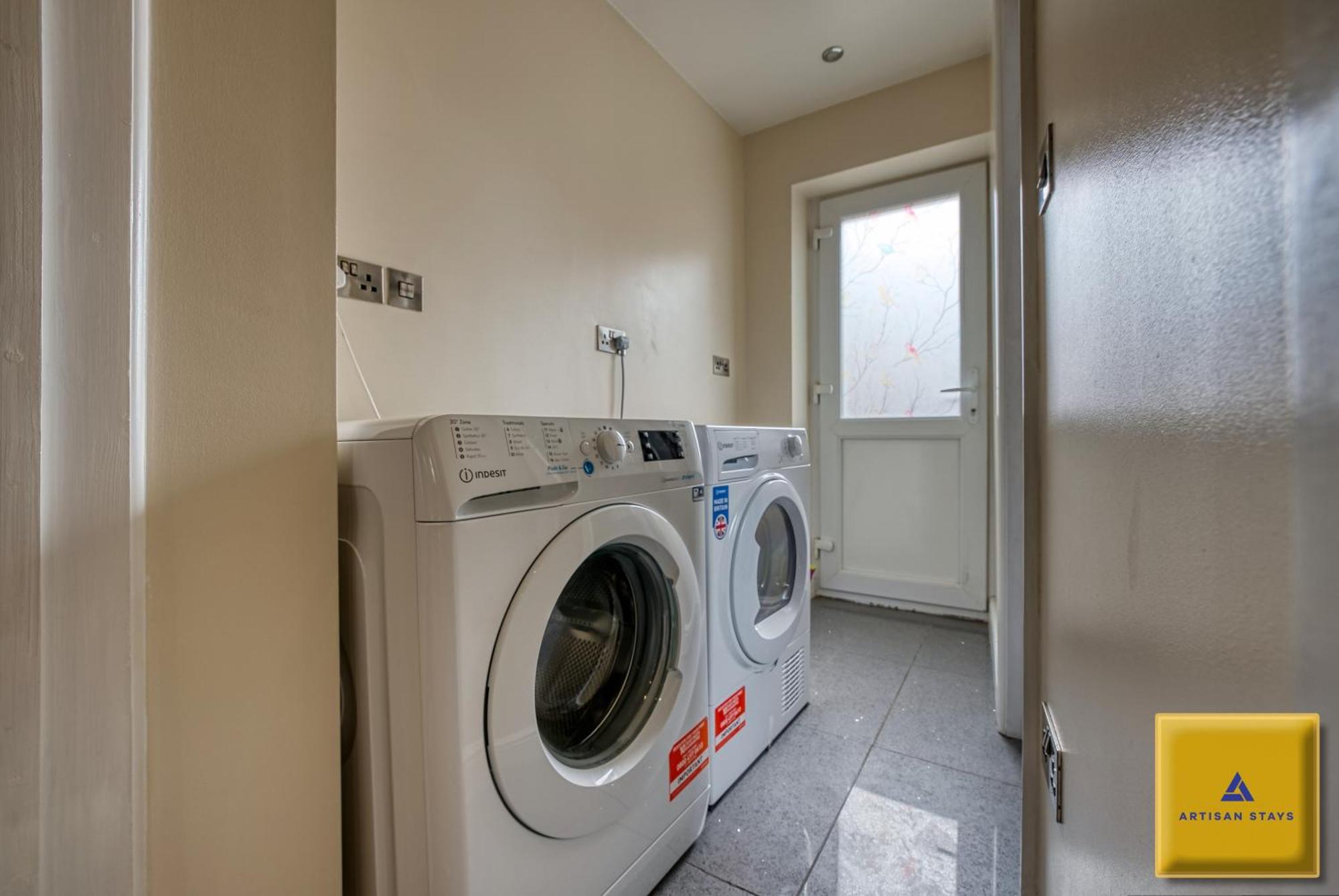 4 Bedroom, 6 Beds, 3 Bathrooms, Near Nec & Birmingham Airport, Business, Contractor And Family Friendly, Free Wi-Fi, Free Parking Coventry Buitenkant foto