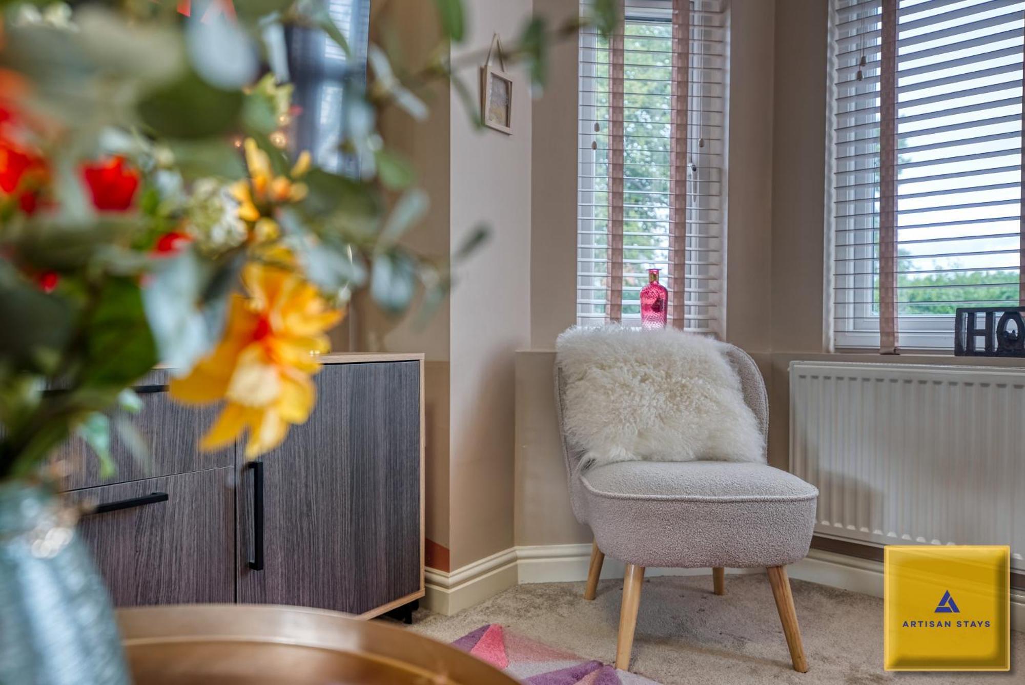 4 Bedroom, 6 Beds, 3 Bathrooms, Near Nec & Birmingham Airport, Business, Contractor And Family Friendly, Free Wi-Fi, Free Parking Coventry Buitenkant foto